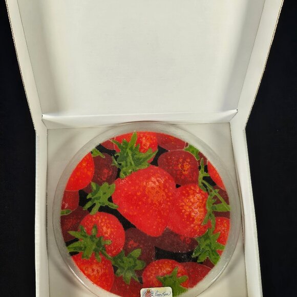 Peggy Karr 8" Strawberry Plate SWO8P Fused Art Glass Plate In Box Signed P KARR - Picture 2 of 11